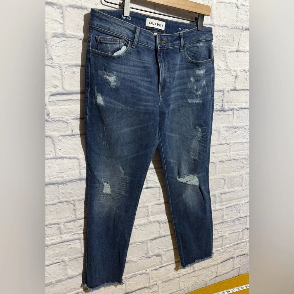 DL1961 Florence Instasculpt Cropped Distressed Mid Rise Jeans, Size 30 - Picture 2 of 13
